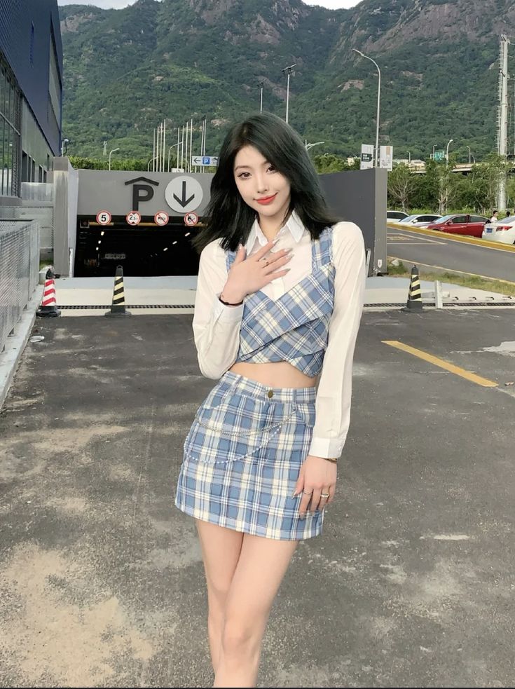 MAVİ ÜST VE ETEK TAKIM